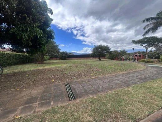 VENTA DE  LOTE PLANO ESQUINERO 1.260 mt2 CON VISTA, EN  ROBLE SABANA DE CURRIDABAT