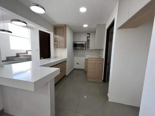 SE RENTA HERMOSA TOWN HOUSE