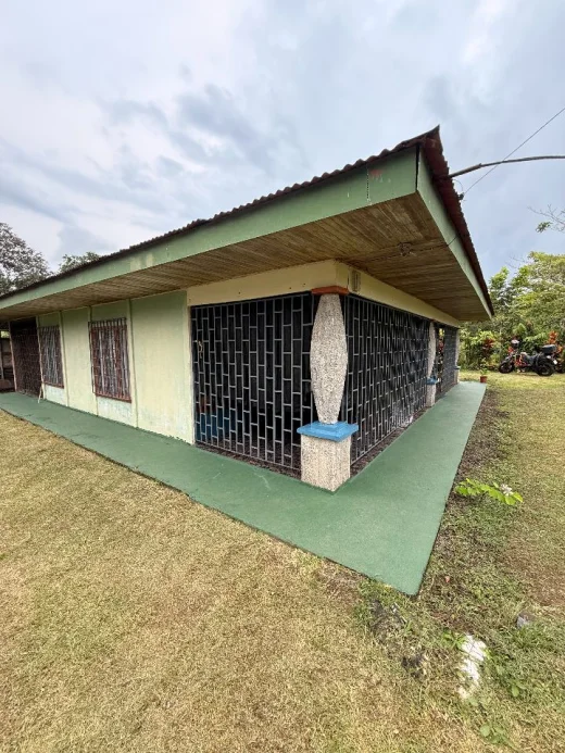 Casa de 4 habitaciones con terreno de 6.000 m² en Cerro Cortés